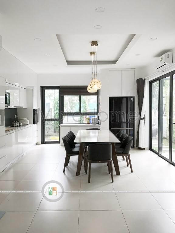 Nội thất phòng ăn cao cấp cùng lối thiết kế khu bếp rất thẩm mỹ chứng tỏ sự hiện đại của gia chủ Thiết kế nội thất phòng ăn biệt thự